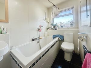 Family Bathroom- click for photo gallery